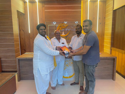 புத்தகங்கள் அன்பளிப்பாக கொடுக்கப்பட்டது