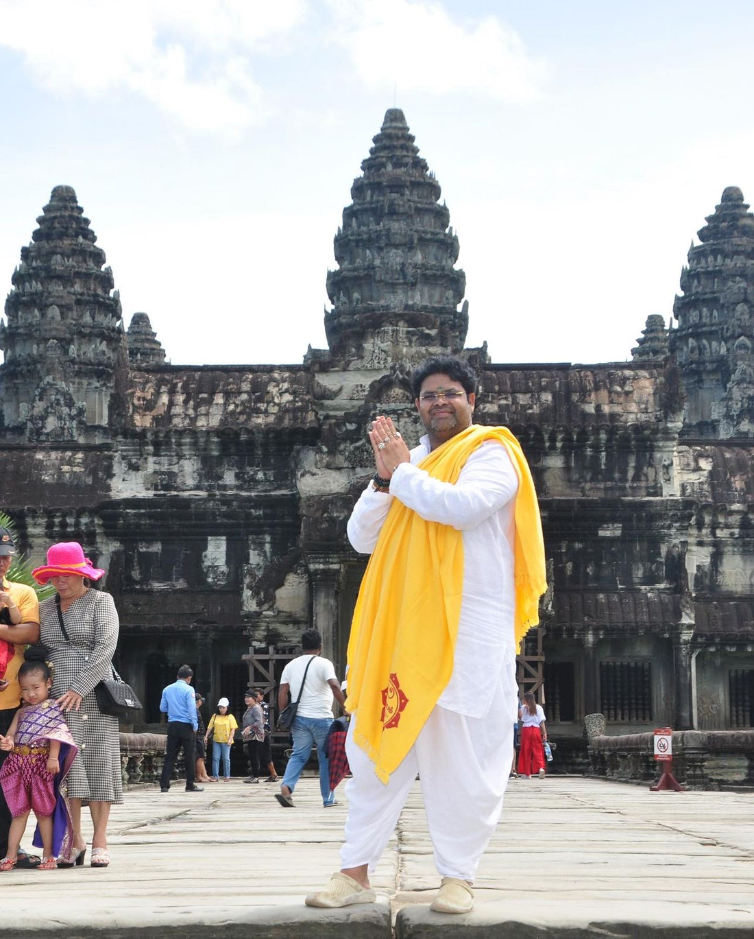அங்கோர் வாட் (Angkor Wat) -  உலகின் மிகப்பெரிய மத வழிபாட்டுத் தலம்